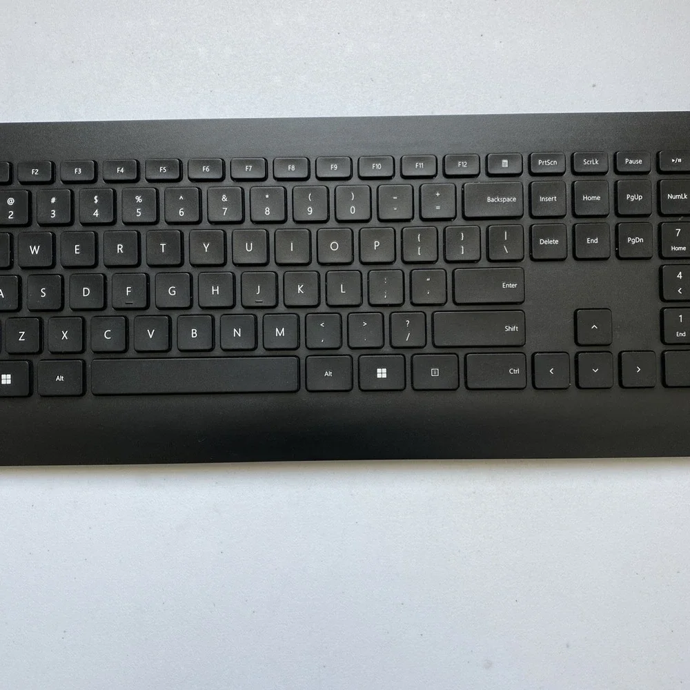 Microsoft - 900 Desktop Wireless Keyboard with USB Receiver - Works Great‎